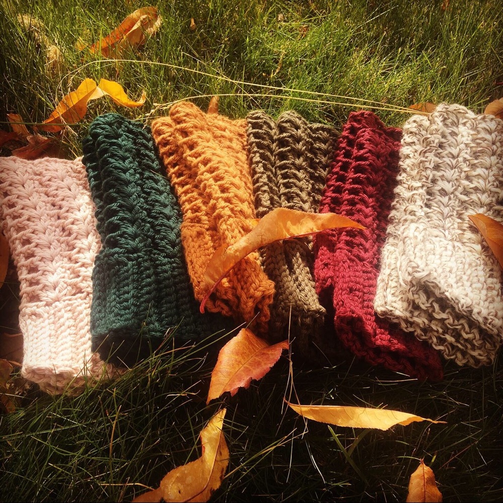 Handmade crochet fingerless gloves - Picture 6 of 8